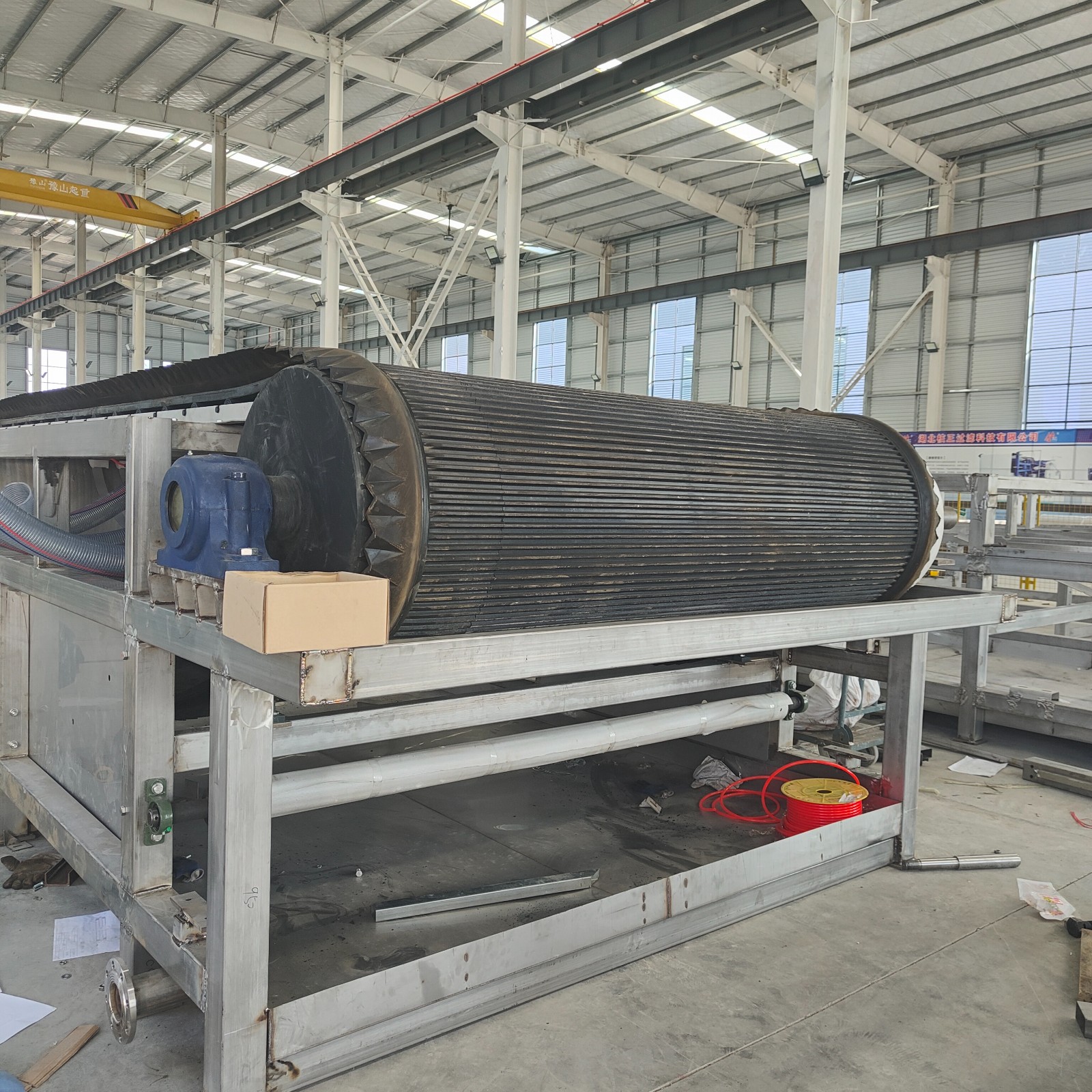 真空帶式過(guò)濾機(jī)真空度低是什么原因以及如何解決？