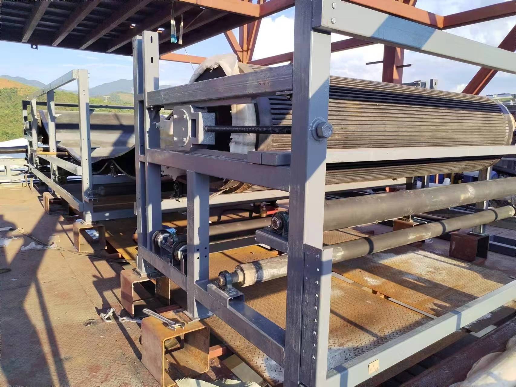 如何根據(jù)物料特性選擇合適的真空帶式過(guò)濾機(jī)型號(hào)？