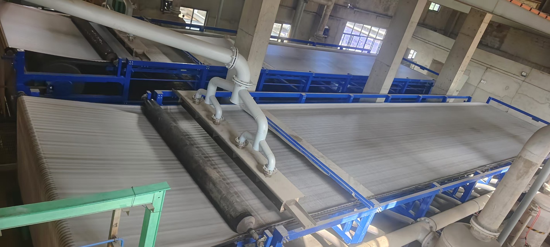 如何確定所需真空帶式過(guò)濾機(jī)的過(guò)濾面積等關(guān)鍵參數(shù)？